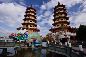 高雄旅遊包蓮池潭